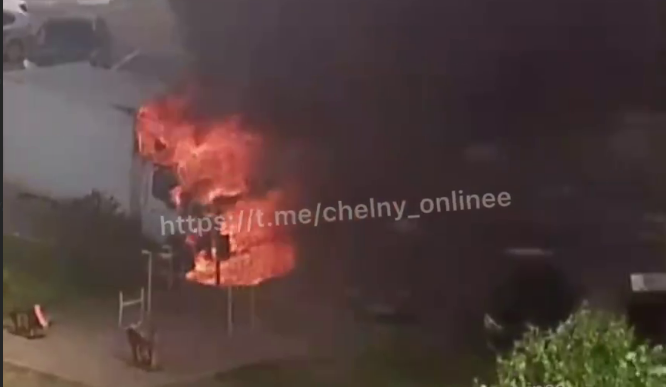 В Челнах в одном из дворов загорелась «ГАЗель»