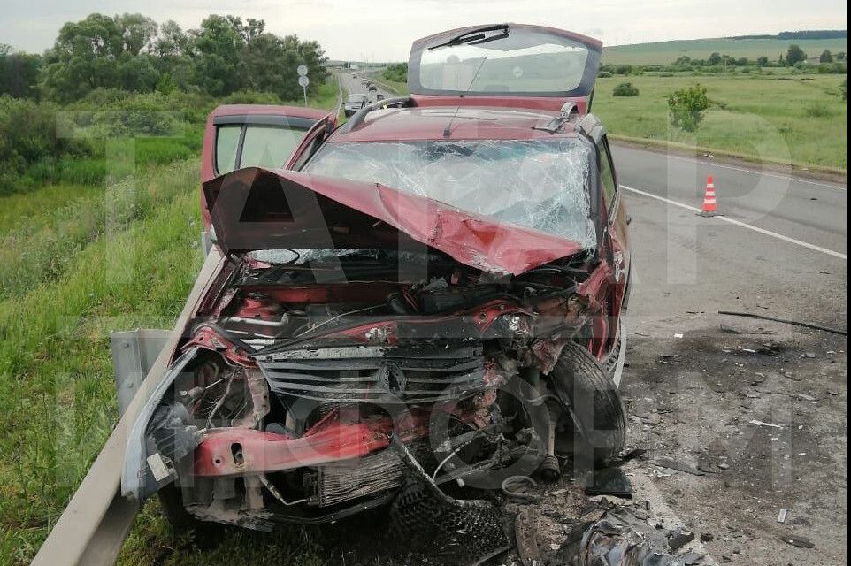 На трассе в Татарстане три человека погибли при столкновении иномарок