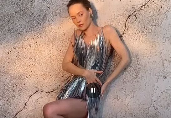 Катерина Ковальчук поразила фанатов образом в элегантном платье