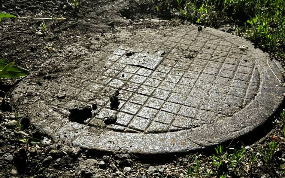 В Татарстане ребенок находится в больнице в тяжелом состоянии после падения в люк