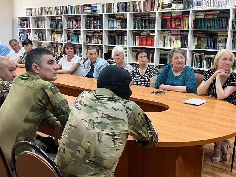 Поблагодарили за заботу, защиту и внимание: вынужденные переселенцы встретились с бойцами в Челнах