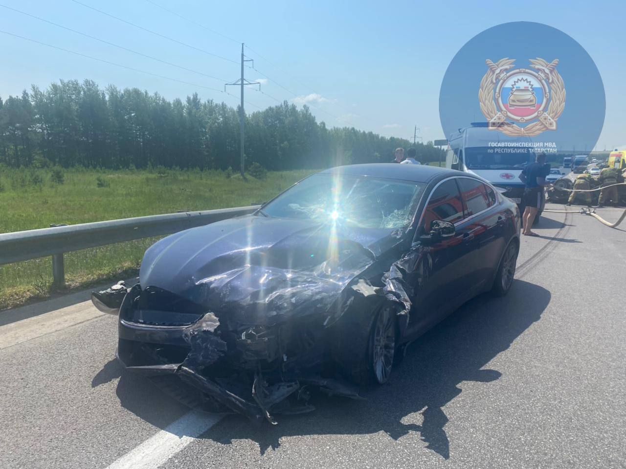 В РТ легковушка столкнулась при обгоне с другим автомобилем, один человек погиб