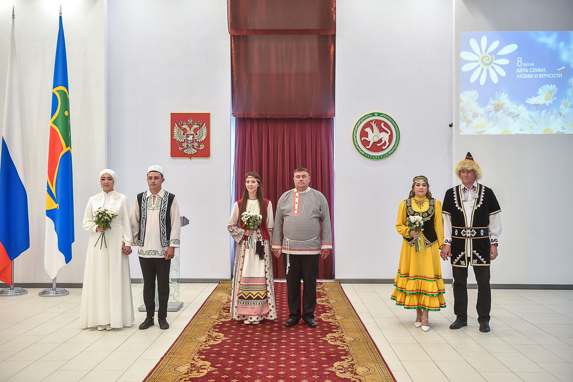 В Челнах прошли сразу несколько бракосочетаний одновременно