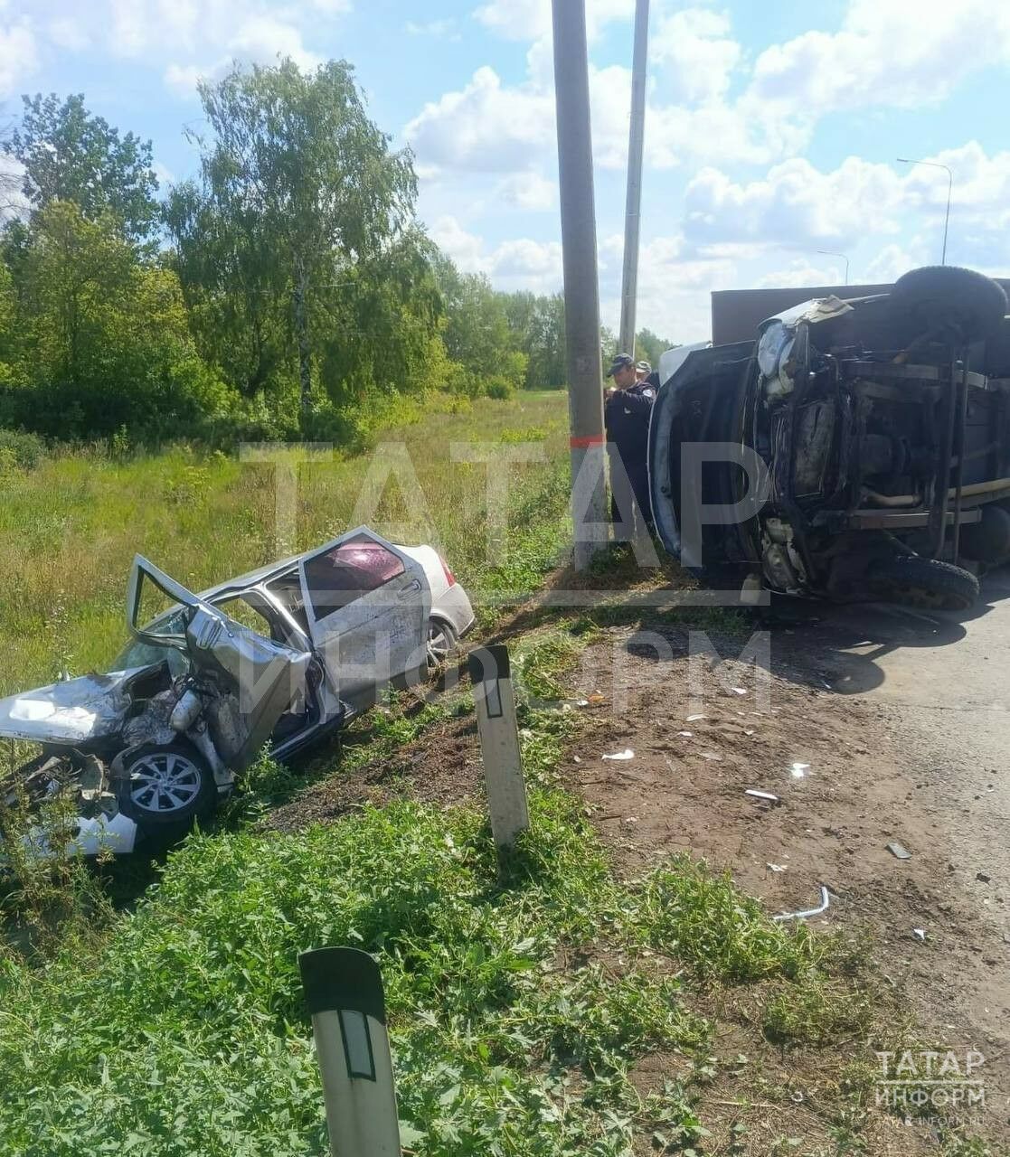 В Татарстане женщина-водитель пострадала в массовом ДТП: машина улетела в кювет