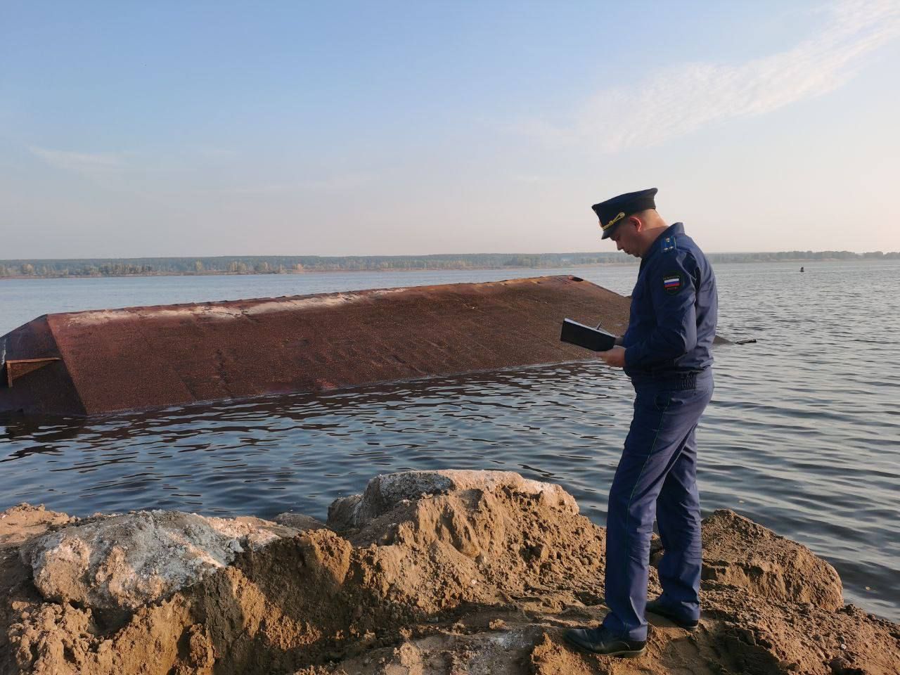 На реке Кама в Набережных Челнах затонул плавучий кран: прокуратура инициировала проверку