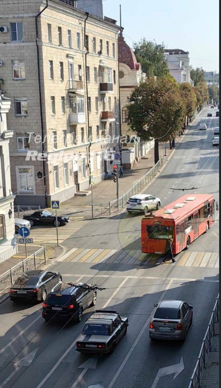 В Казани автобус столкнулся с легковым автомобилем, есть пострадавшие