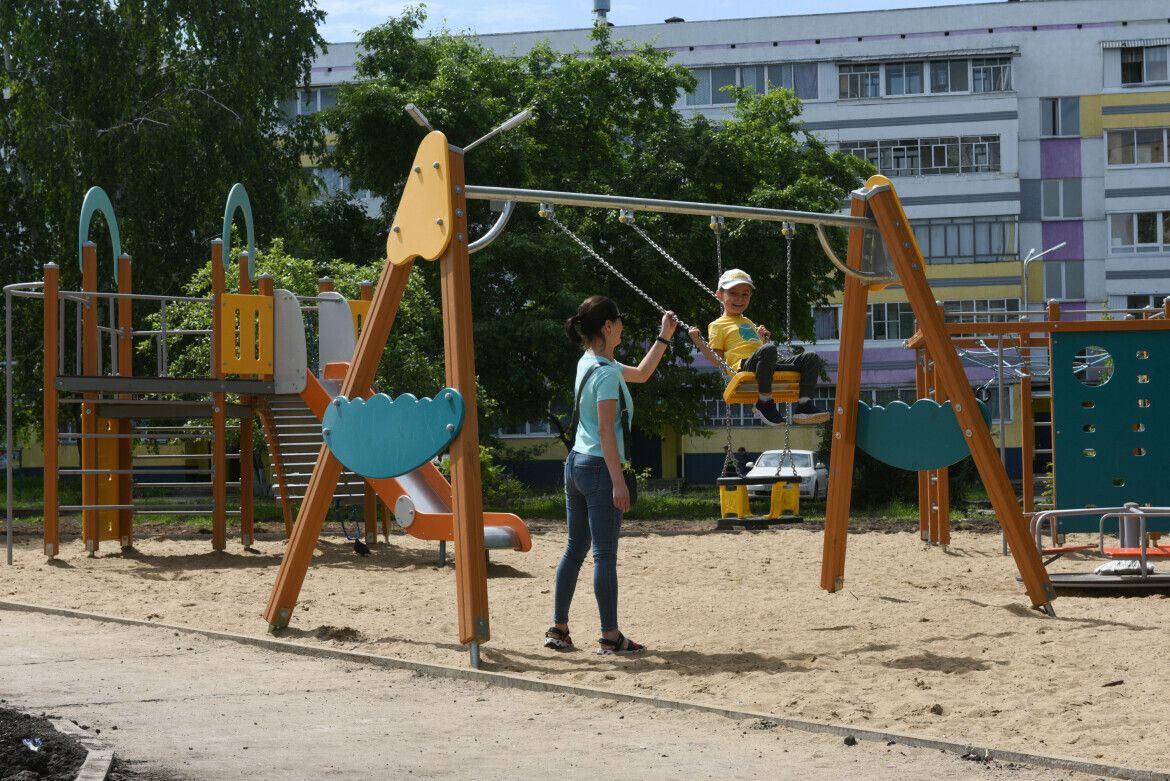 В Челнах на детской площадке женщина ударила ребёнка