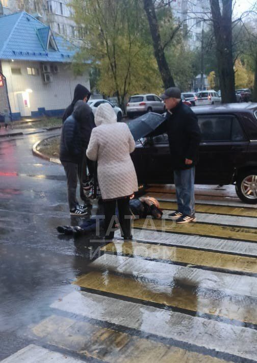 В Казани водитель «Лады» сбил женщину во дворе на улице Лаврентьева