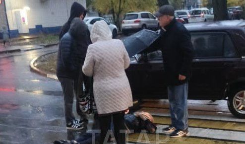 В Казани водитель «Лады» сбил женщину во дворе на улице Лаврентьева