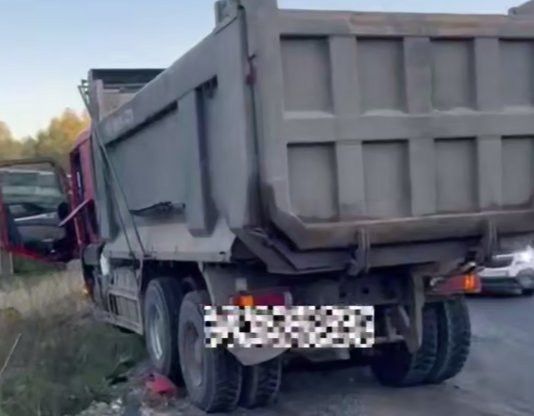 В Казани Ford столкнулся с «КамАЗом»: водитель в больнице