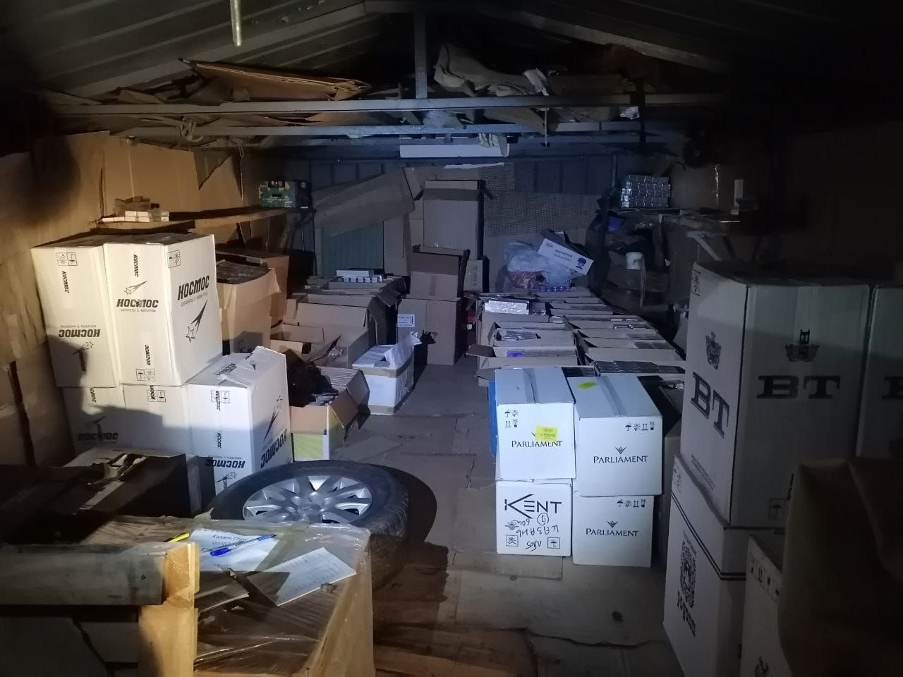 В Казани задержали двоих за продажу 117 тысяч немаркированных сигарет