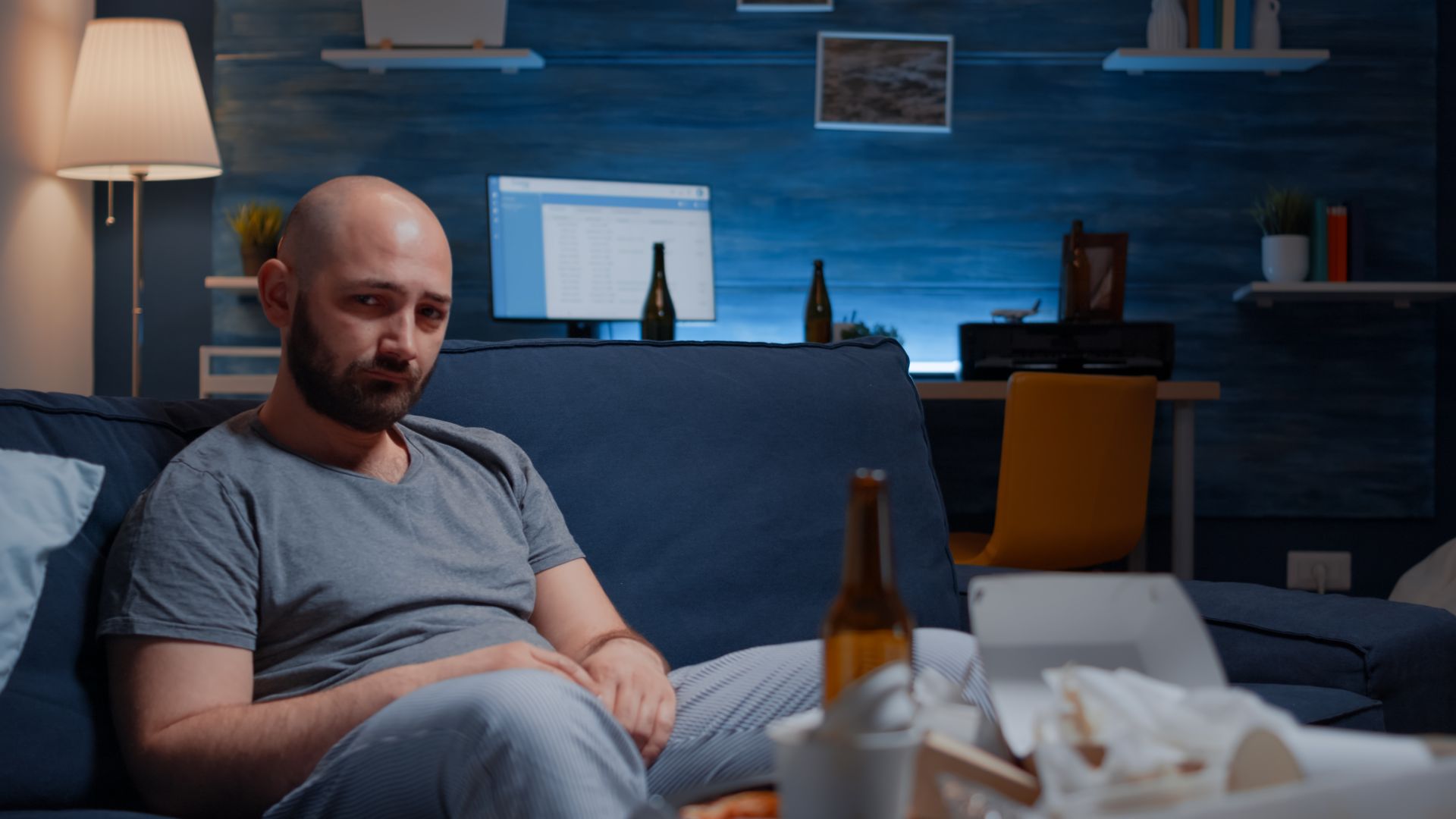 Росстат назвал портрет типичного россиянина: 41 год и диван перед ТВ