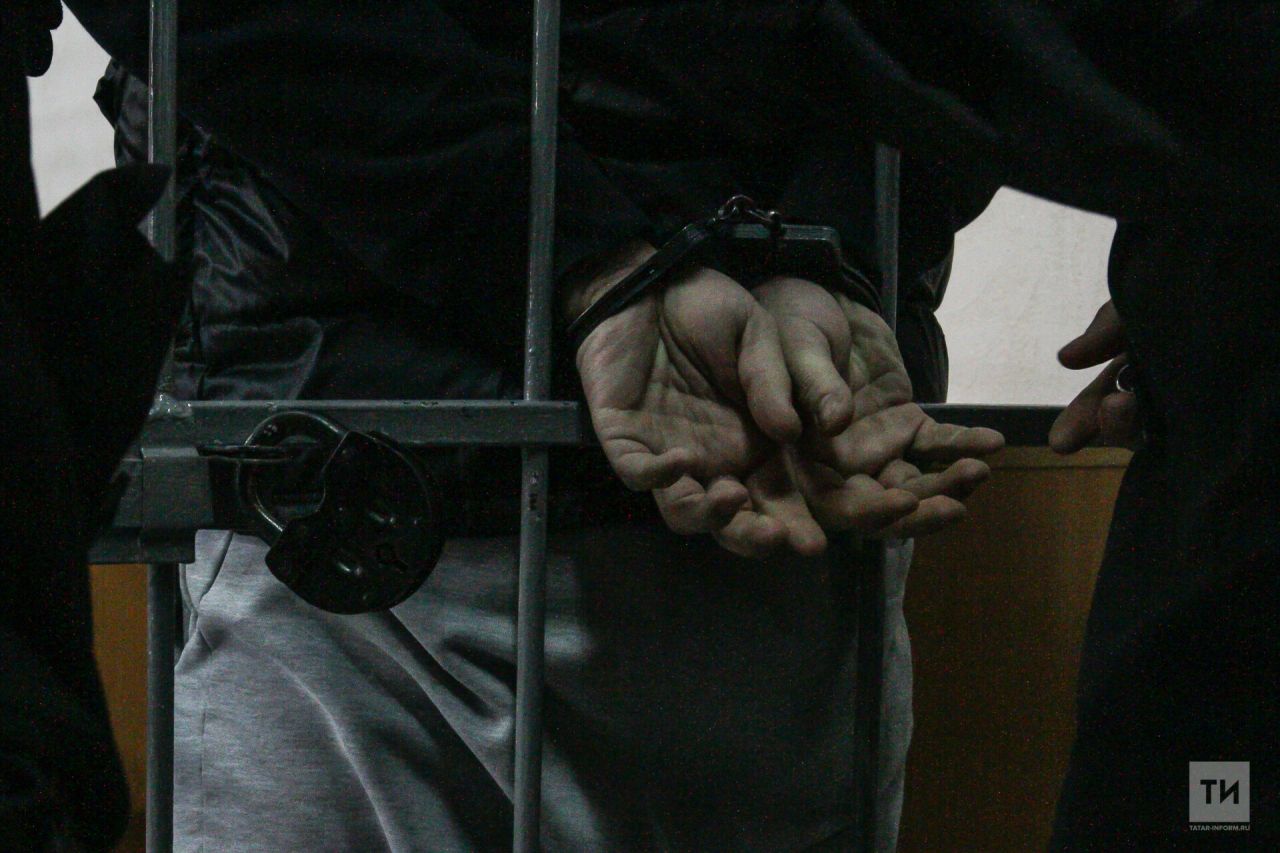 В Челнах отправили в СИЗО подозреваемого в убийстве водителя с 11 ножевыми