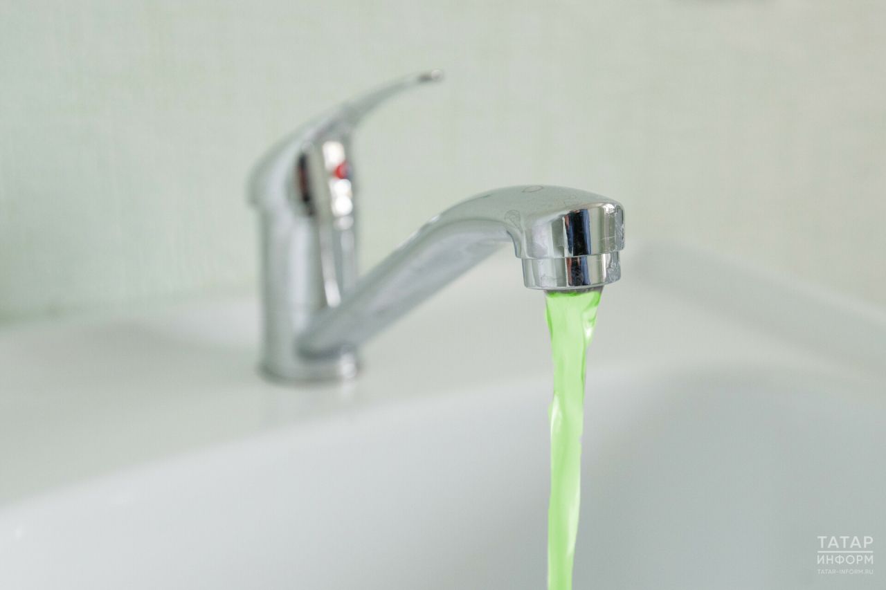 В Казани вода в домах может временно стать зелёной