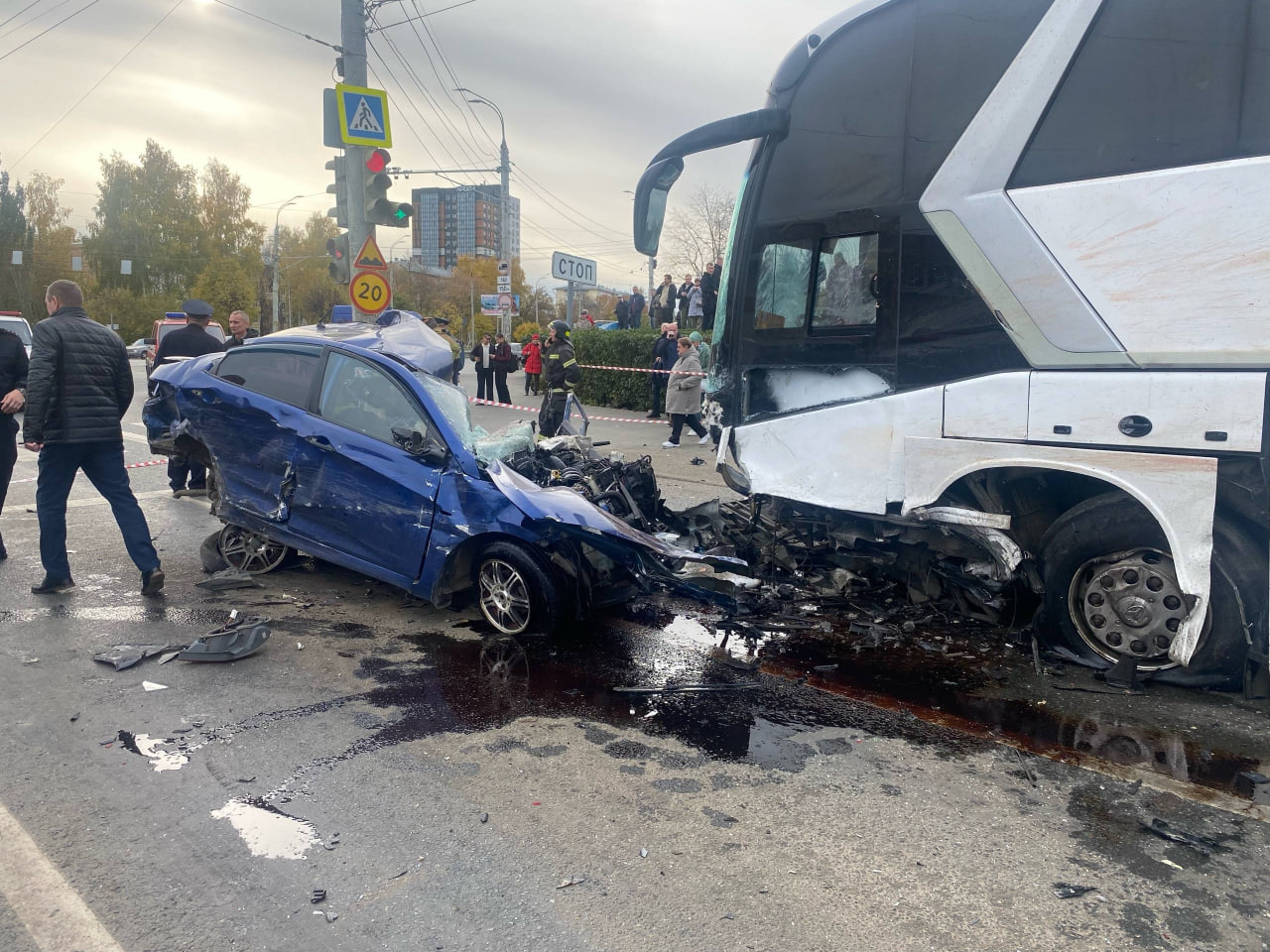 Четверо погибших в Ижевске: легковушка на встречке врезалась в автобус