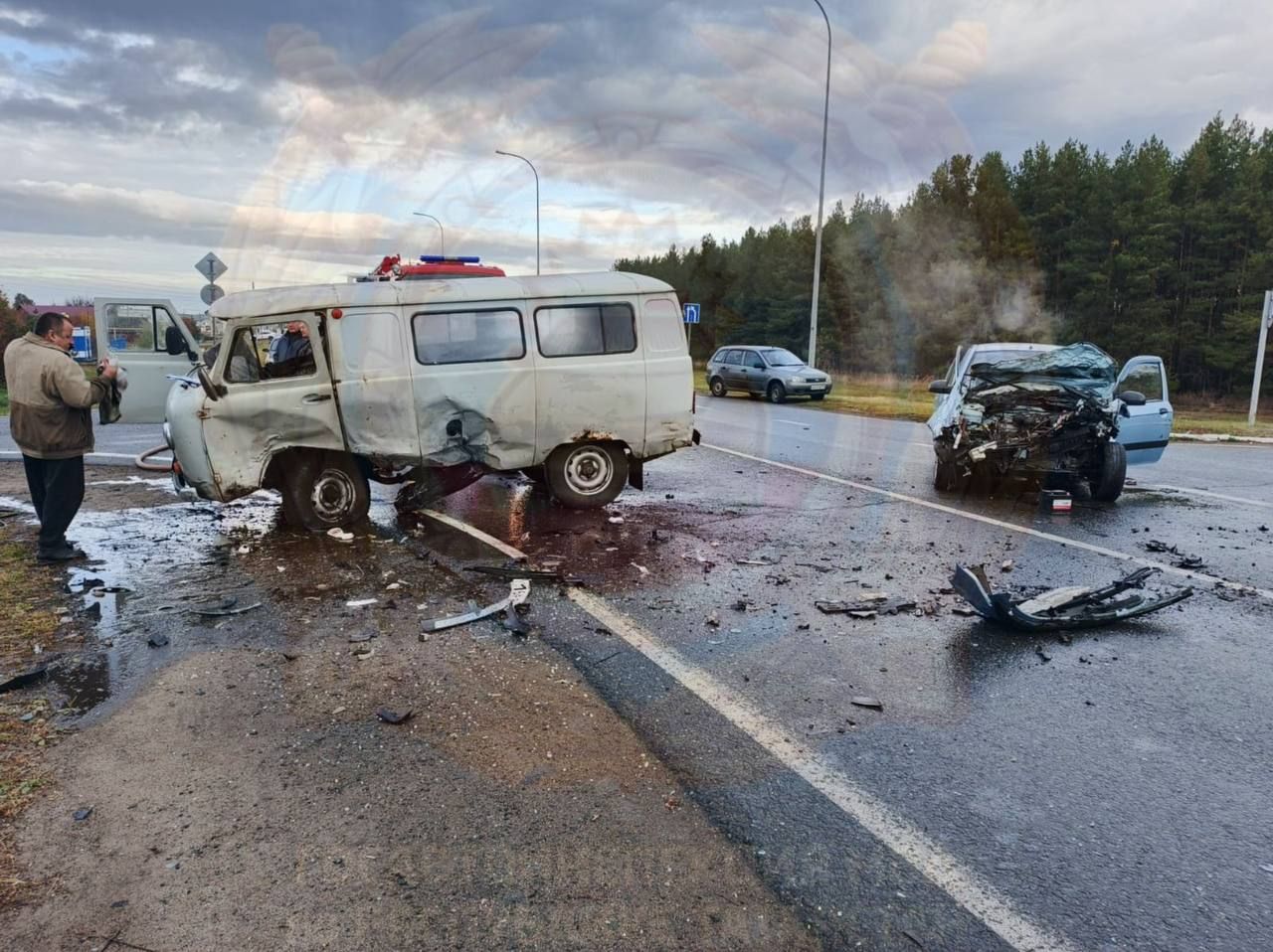 В Татарстане водитель погиб в аварии после столкновения с фургоном на заправке