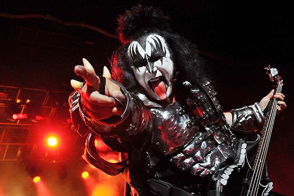 Гитарист Kiss Джин Симмонс попал в серьёзное ДТП в Лос-Анджелесе