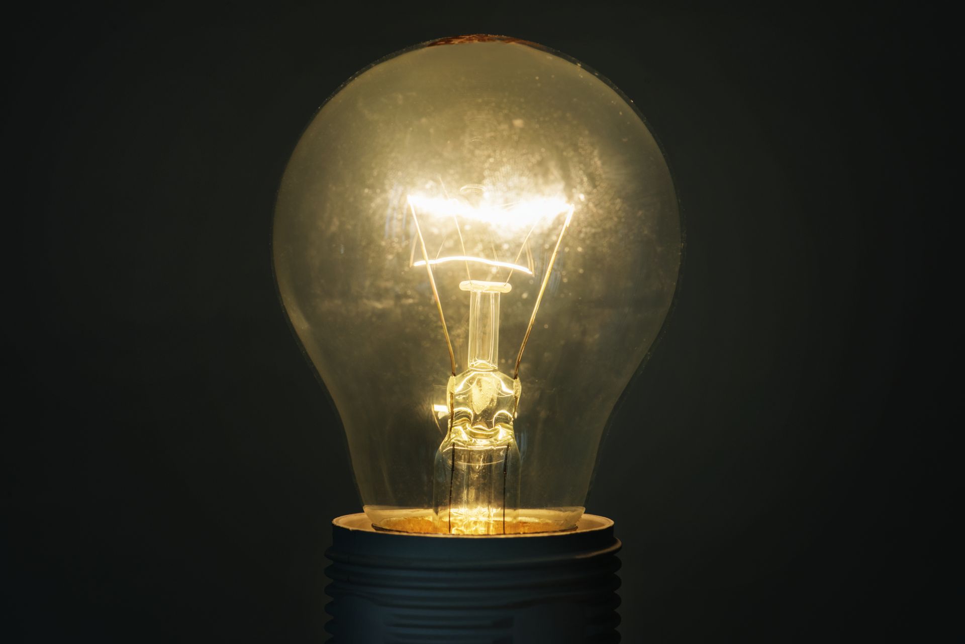 В казанскоv метро заменили более 350 ламп и завершили подготовку к зиме