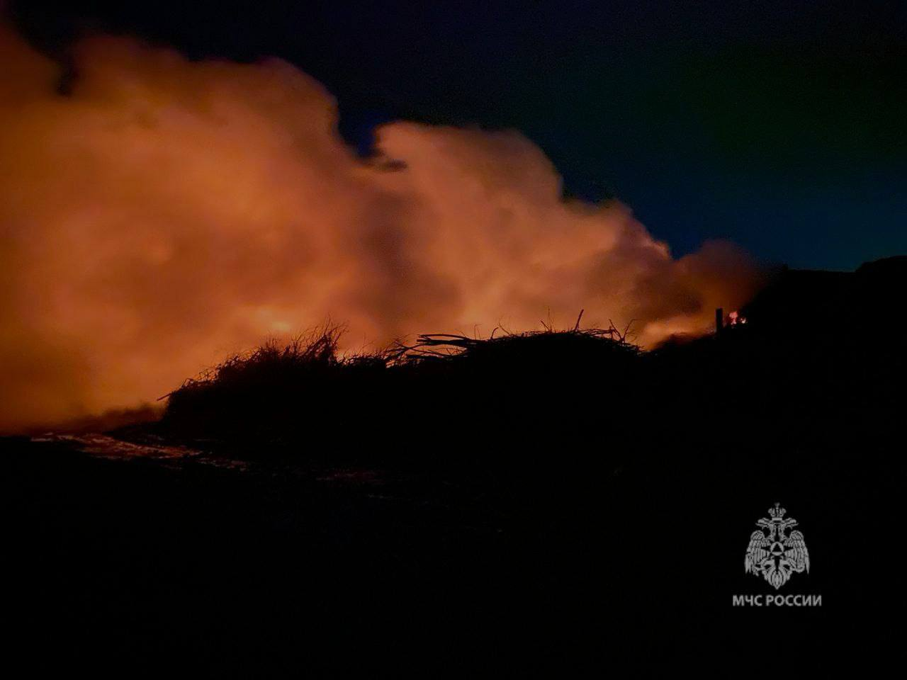 В Буинском районе локализовали пожар на свалке у села Степановка