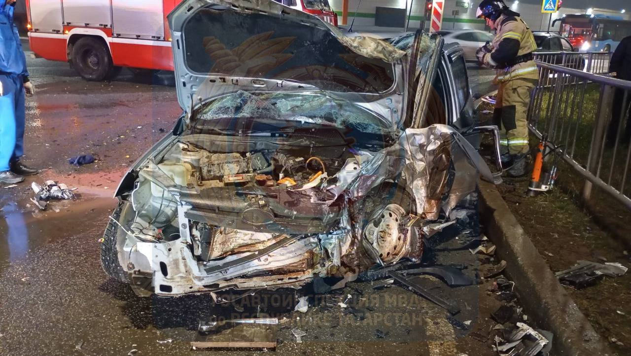 В Челнах в жутком ДТП погиб 29-летний водитель Lada: Haval в больнице
