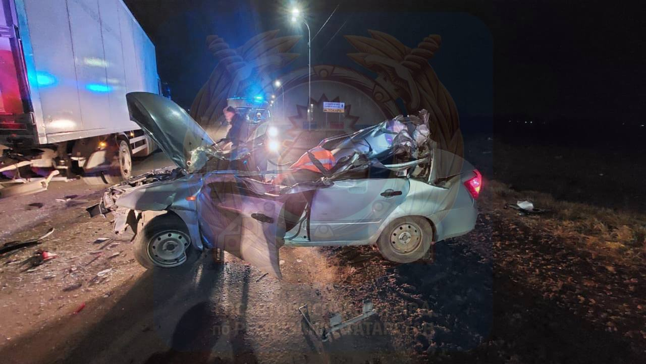 Лада врезалась в грузовик в Татарстане: 84-летний водитель погиб