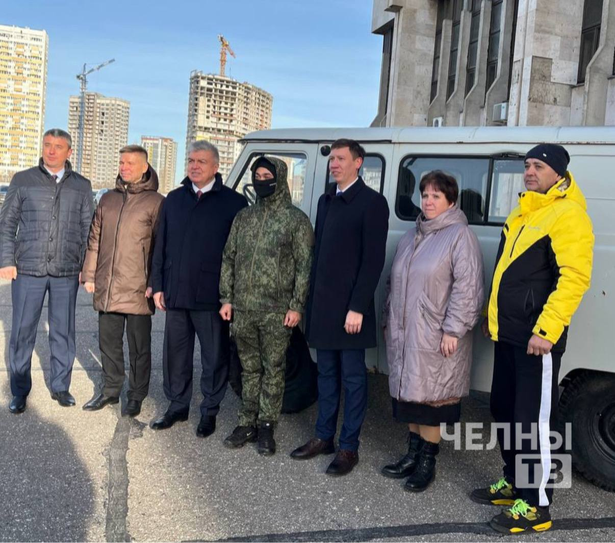 В Челнах бойцам передали автомобиль и предметы первой необходимости