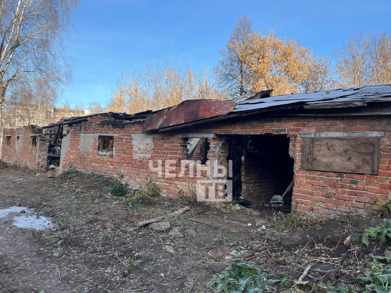 В Челнах начали сносить старые полуразрушенные здания и гаражи