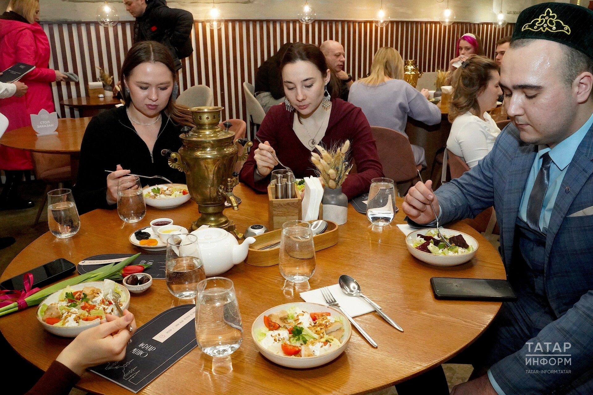 Как питаться в обед, чтобы не клонить в сон: советы нутрициолога