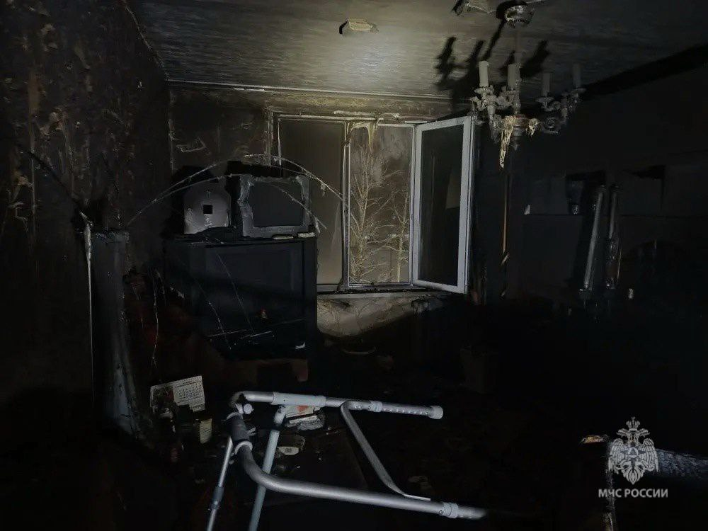 В Нижнекамске пожарные спасли пенсионерку из горящей квартиры