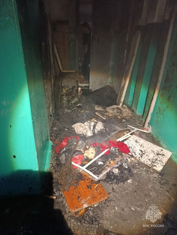 В Лениногорске из-за пожара в подъезде эвакуировали жильцов многоэтажки