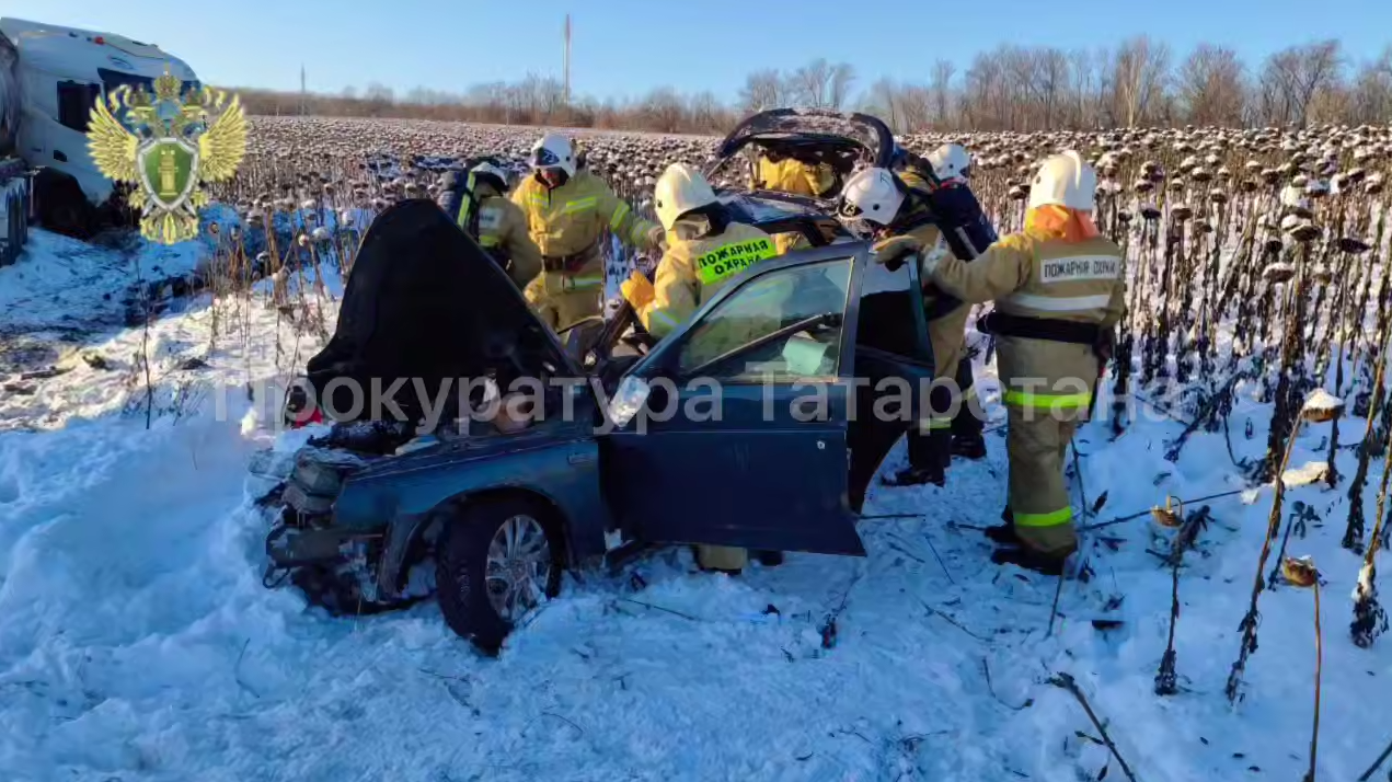 В Татарстане водитель и пассажир «Лады» погибли в ДТП с грузовиком