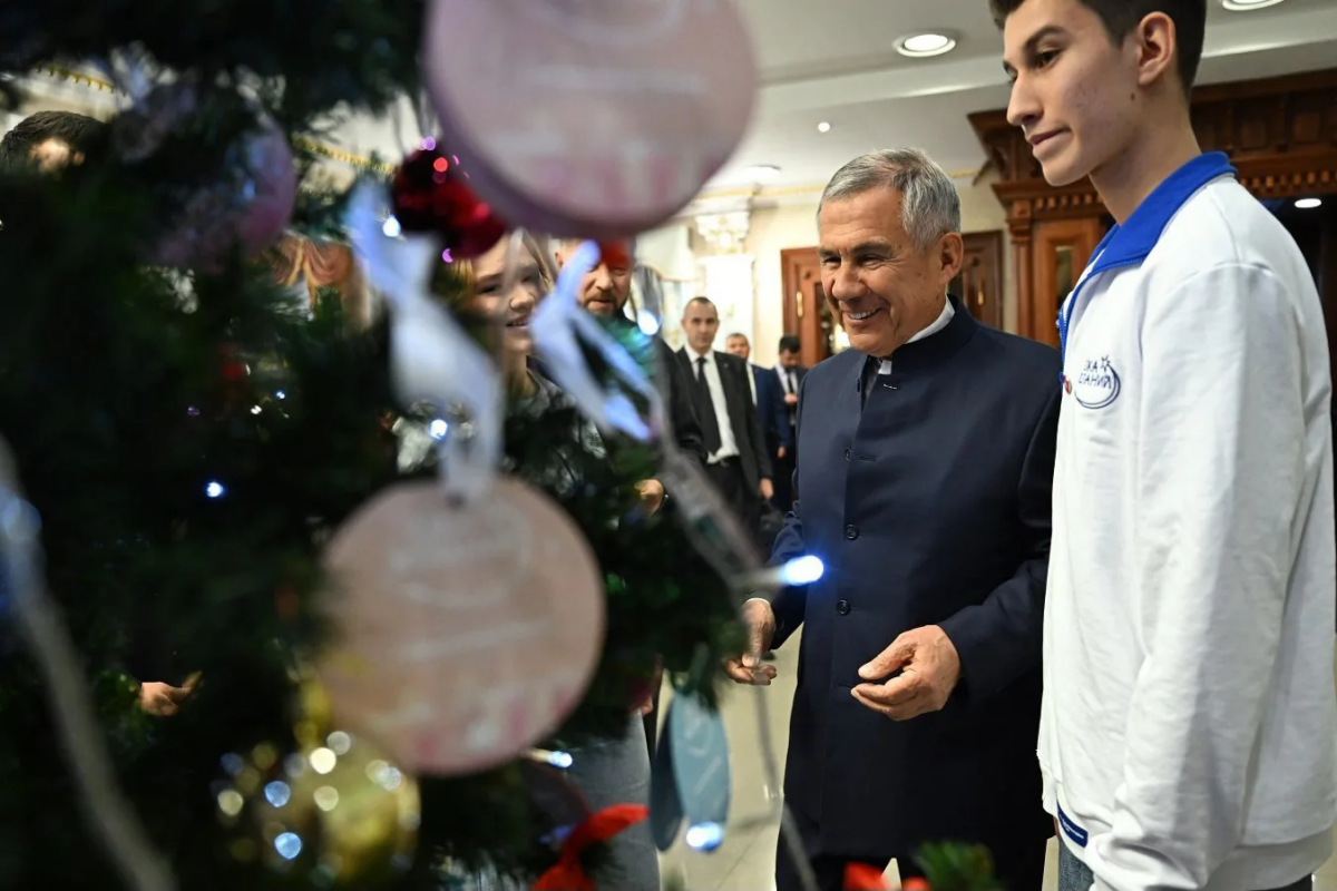 Рустам Минниханов исполнит желания детей в акции «Ёлка желаний»