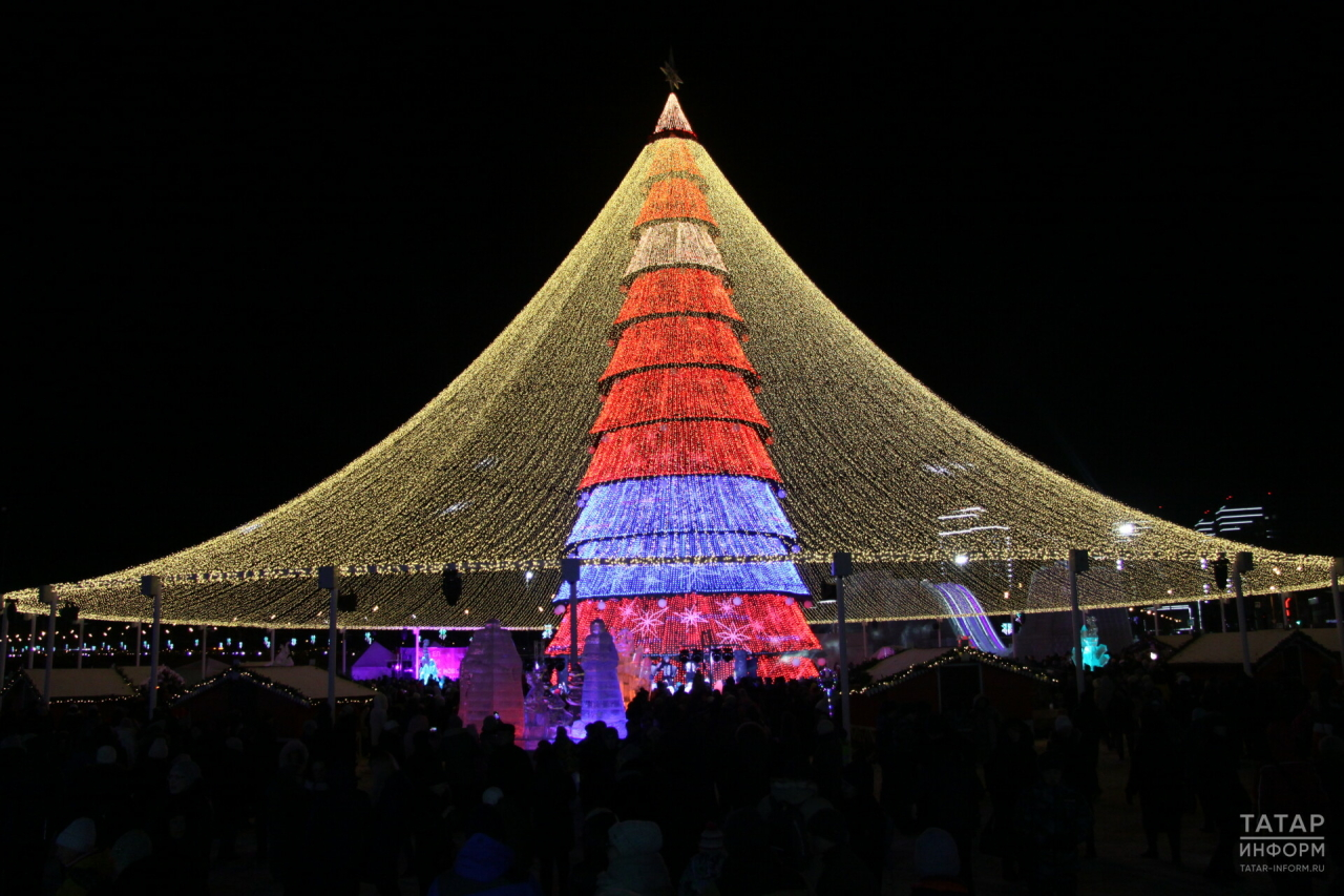 У Чаши в Казани сегодня зажгут главную новогоднюю ёлку