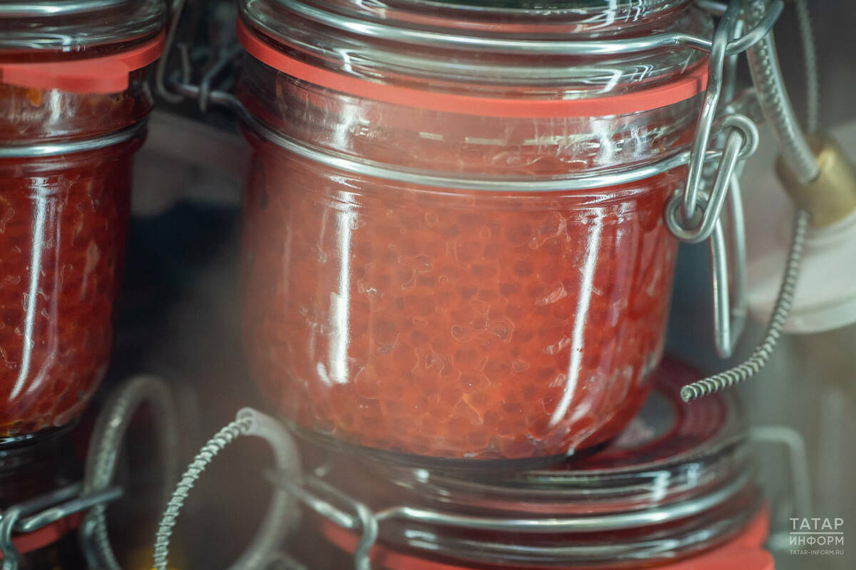 Как правильно выбирать и хранить икру: советы эксперта КФУ