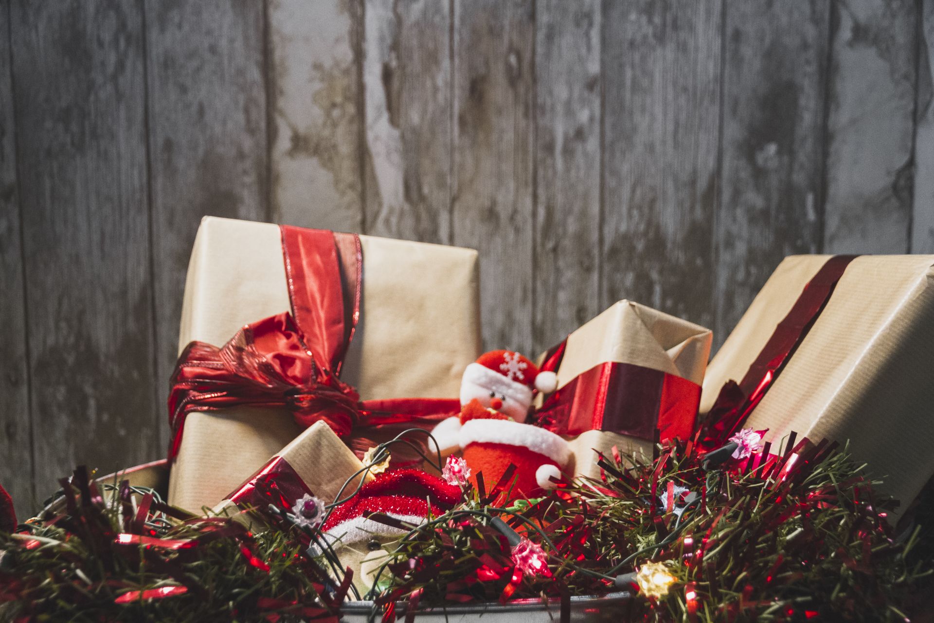 Что дарят коллегам на Новый год: офисные традиции Татарстана