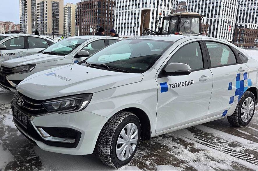 Филиалам «Татмедиа» вручили новые автомобили на встрече с Раисом РТ