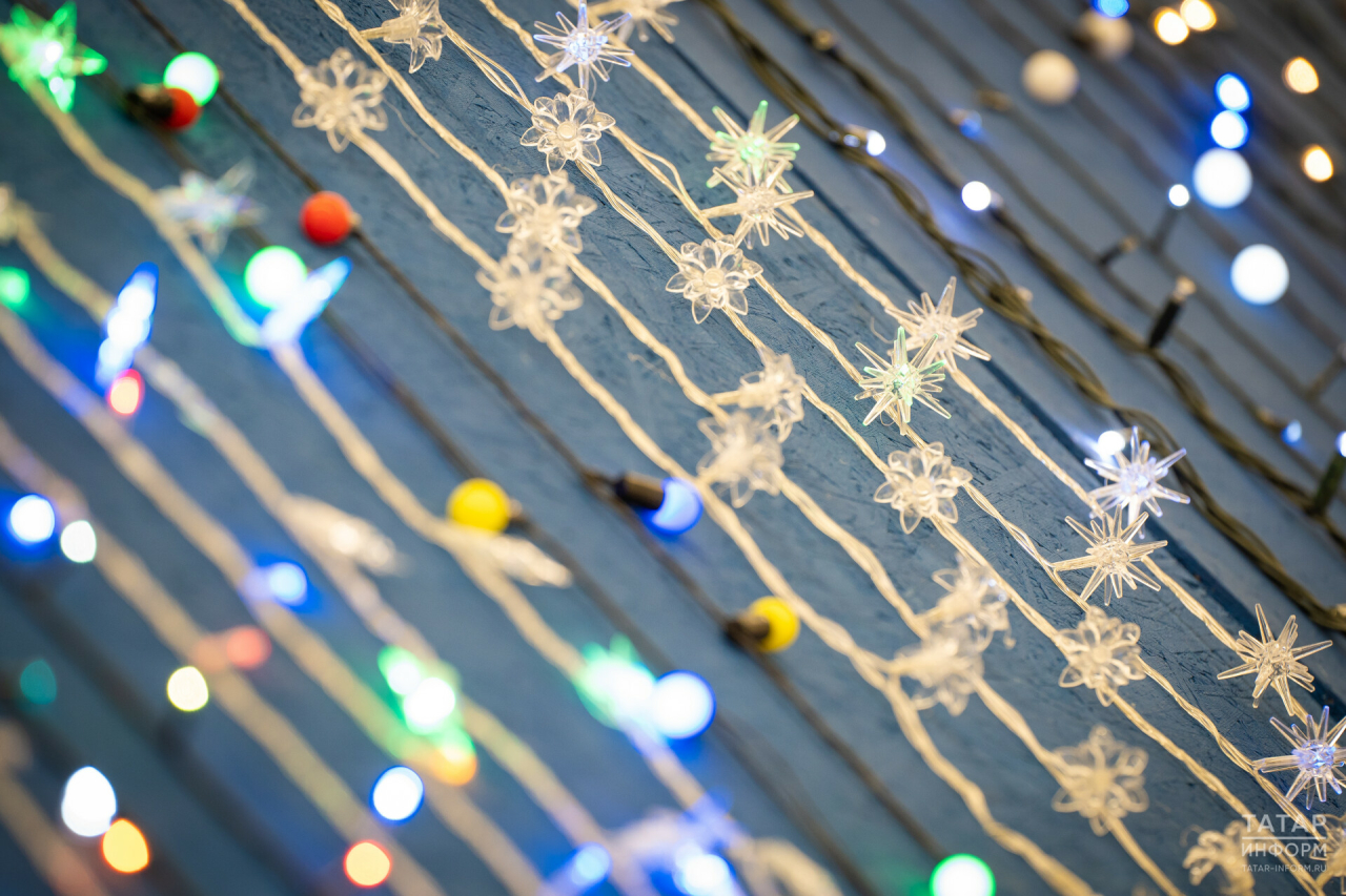 Врач объяснила, как новогодние гирлянды влияют на качество сна