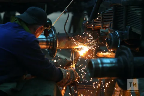 Швеи и сварщики станут самыми востребованными профессиями в России