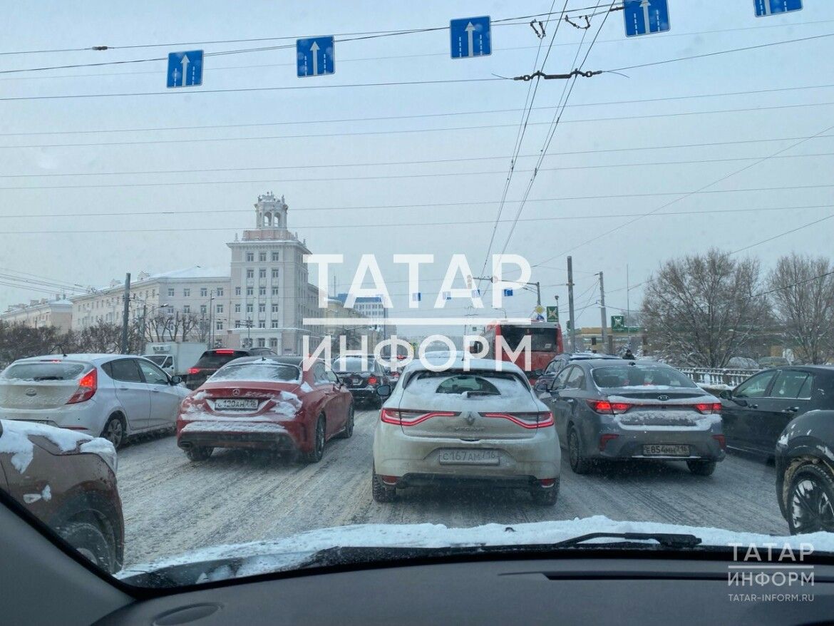 Какой штраф грозит за выезд на перекрёсток при пробке: автоюрист дал разъяснение