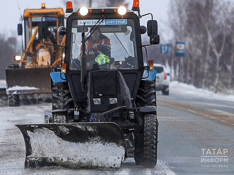 В Казани ночью обработали дороги: против гололеда вышли 37 машин