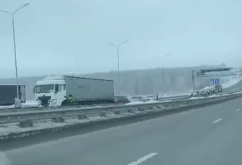 На Вознесенском тракте фура врезалась в «Ниву», трое пострадали