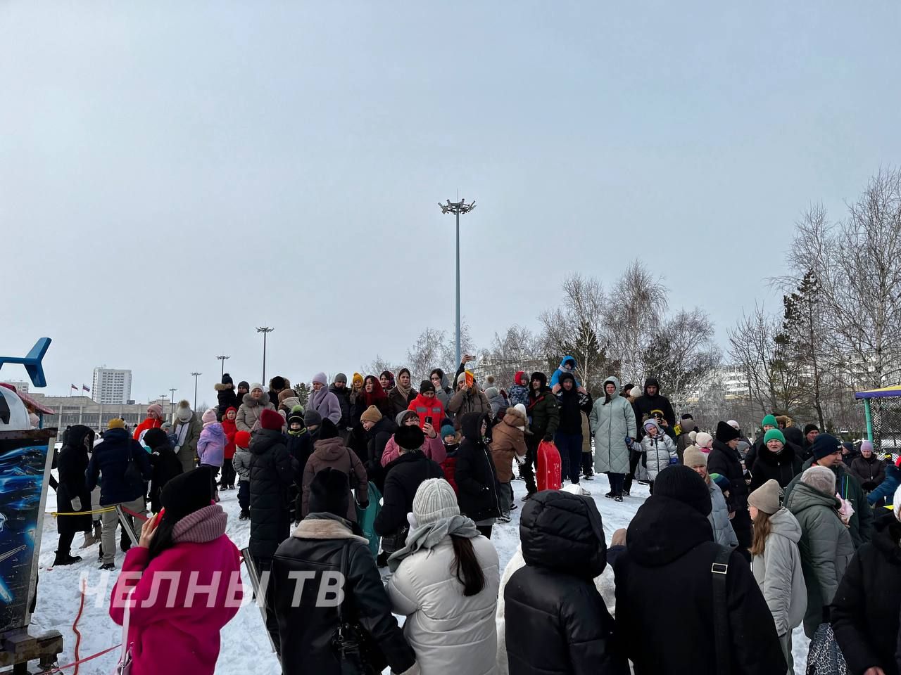 В Набережных Челнах отметили Масленицу: песни, блины и сожжение чучела