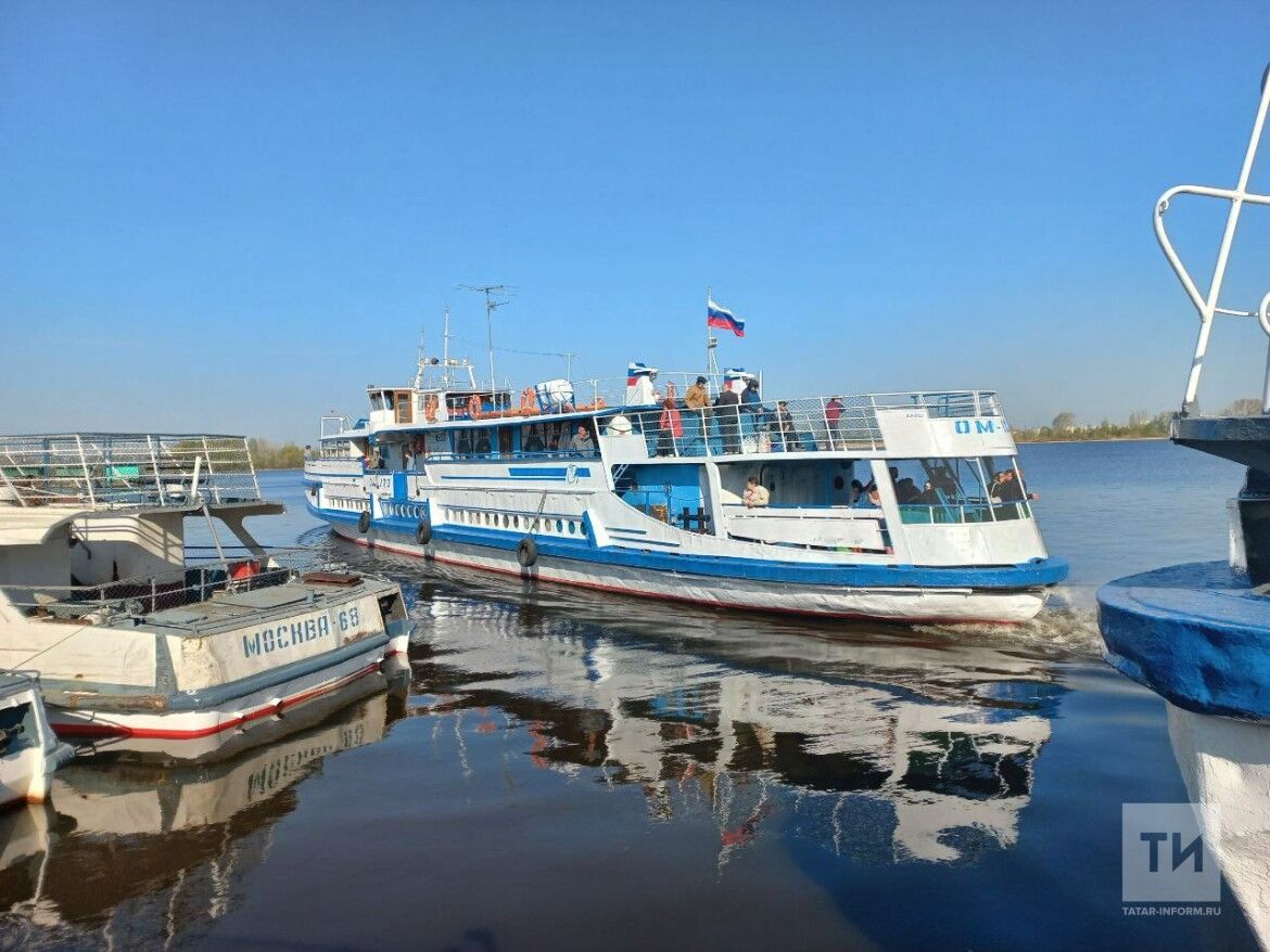 В Казанском речном порту столкнулись два теплохода — пострадавших нет