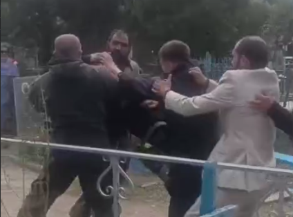 В Ставрополье цыгане избили полицейских на кладбище — трое пострадавших