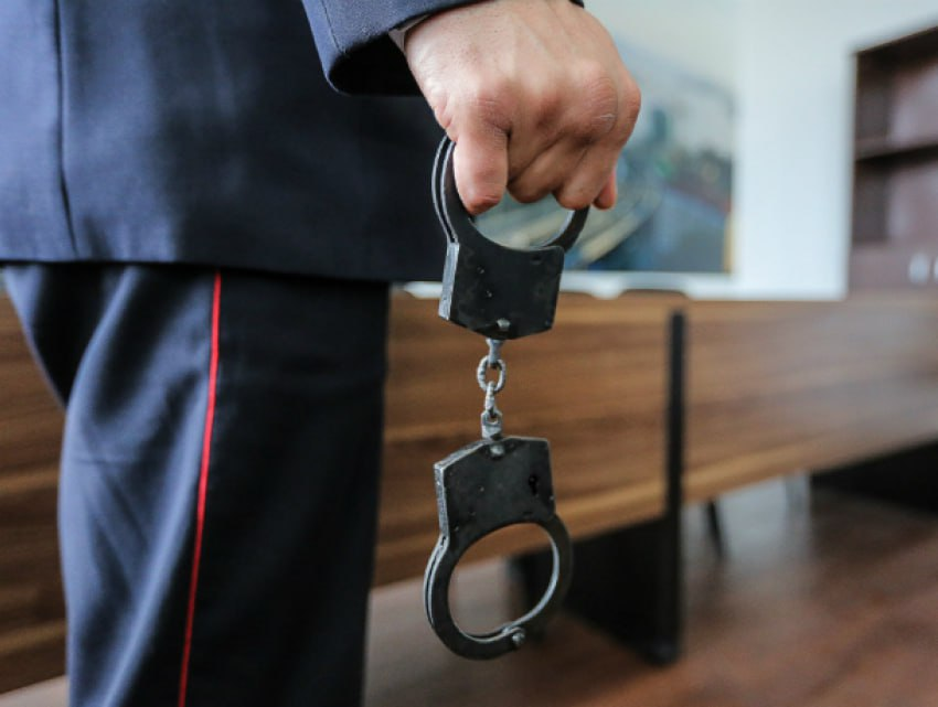 Главврач Нижнекамской ЦРБ задержан за превышение полномочий