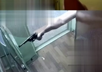 В Набережных Челнах мужчина выстрелил в дверь соседа, возбуждено дело
