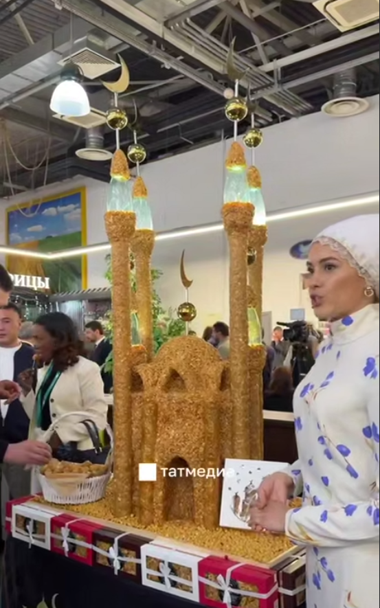 В Казани показали чак-чак в виде мечети Кул Шариф весом 100 кг