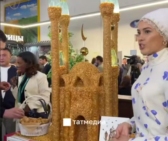 В Казани показали чак-чак в виде мечети Кул Шариф весом 100 кг