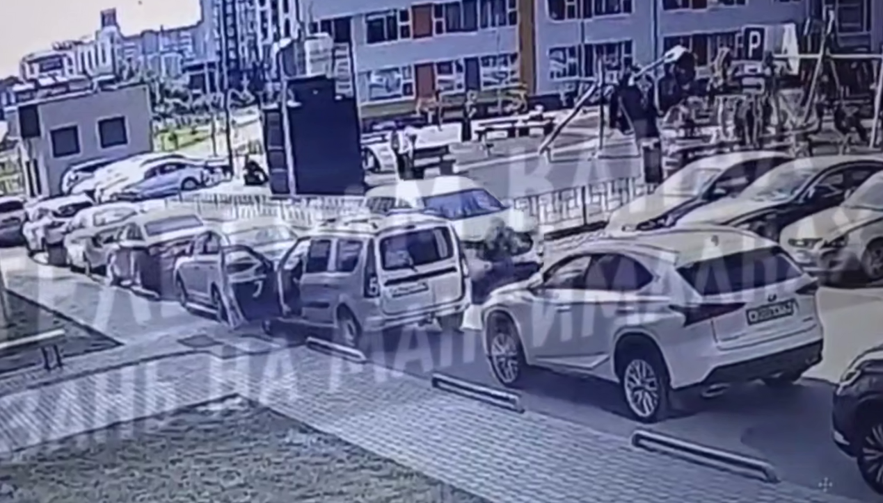 В Казани водитель сбил восьмилетнюю девочку во дворе многоэтажки