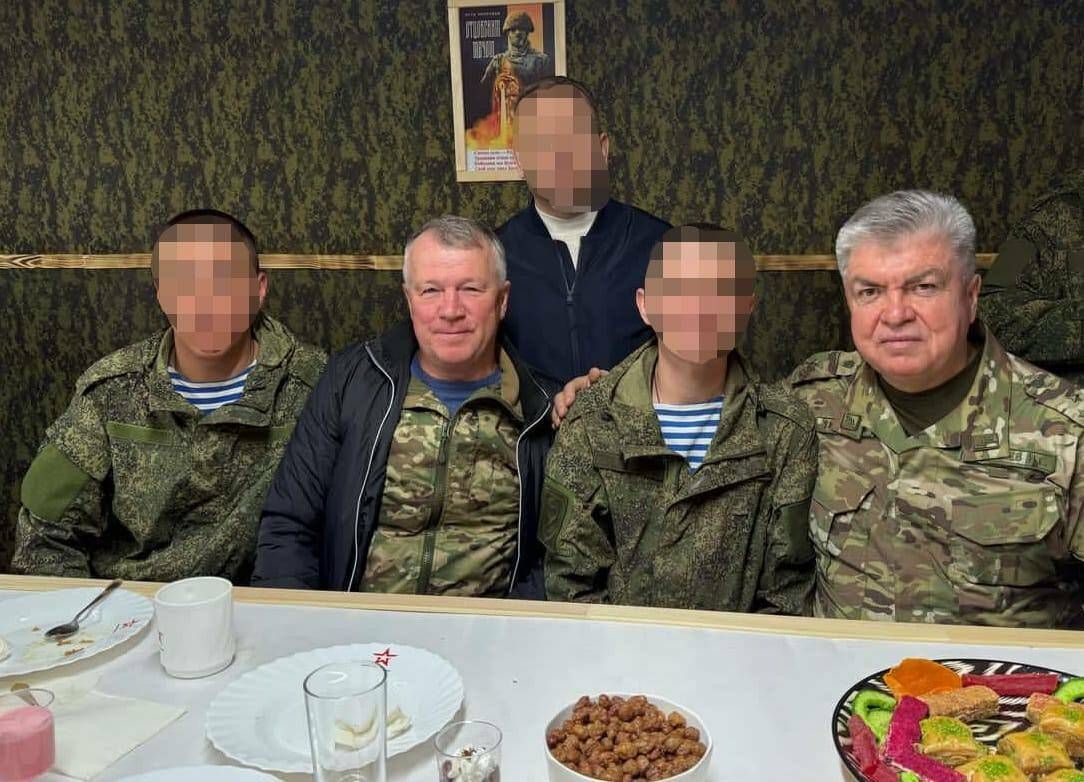 Мэр Челнов передал помощь бойцам в зоне СВО на 23 миллиона рублей